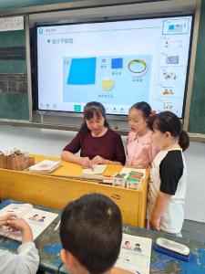 用爱点亮山乡讲台——记长坪完全小学教师李清娥