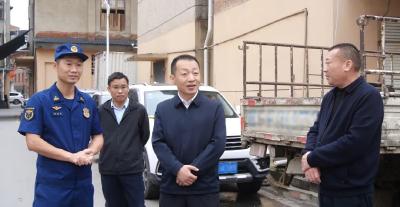 陈栋督导检查国庆假期安全生产工作时要求：持续压实责任链条，确保社会大局平安稳定和谐