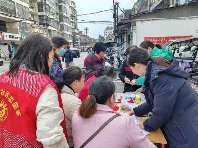 ​和平桥社区开展第三代社保卡集中办理便民活动