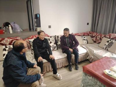 县农技中心走访慰问退休老干部