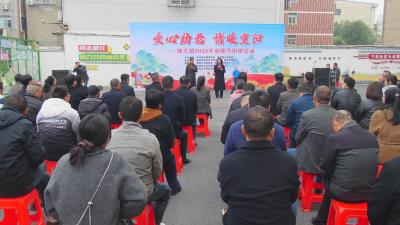 61名老人获赠蛋鸡 “授渔”式帮扶送关怀  