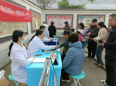 ​文峰塔社区：重阳护明眸　安心享晚年