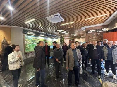 九集镇组织离退休干部开展重阳节活动