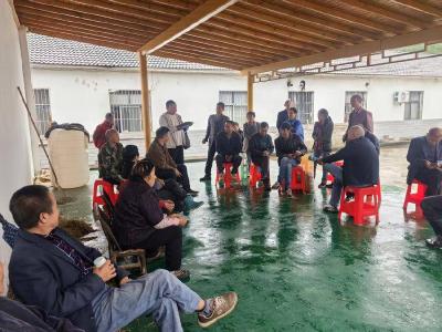 东巩镇：人大代表入户宣传　助力城乡医保费征缴