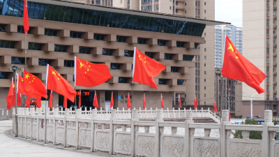 县城管执法局：扮靓城市 喜迎“双节”  