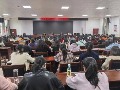 城关镇召开社区工作大会暨业务知识培训会