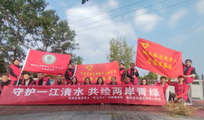 ​水镜庄社区：“志愿红+迷彩绿”共筑河道生态防线