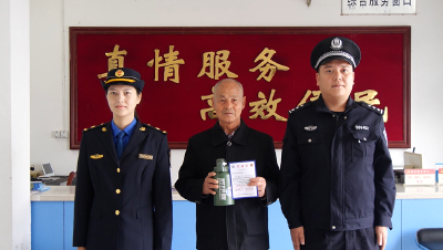 幼童走失街头 警民联手寻亲  