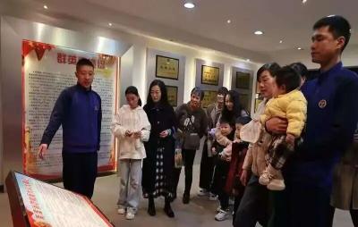 县消防救援大队举办消防指战员家属开放日活动