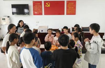 黄莲树社区开展“爱心妈妈”结对关爱活动