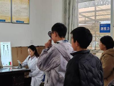 ​薛坪中心小学：关爱“视”界健康　点亮“睛”彩未来