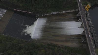 应对持续阴雨 三道河水库提前泄洪降水位  