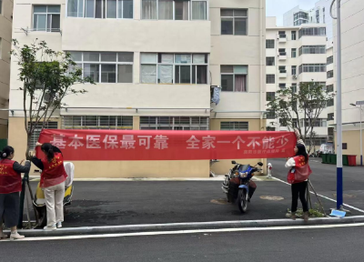 ​丹阳社区：网格员上门入户宣传医保政策
