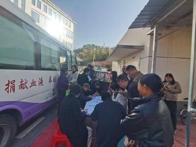 ​东巩镇：热血传温情　公益暖人心