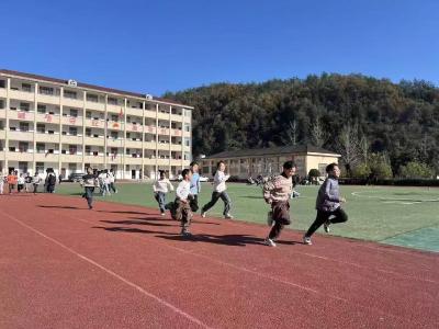 ​闫坪初级中学举办秋季运动会