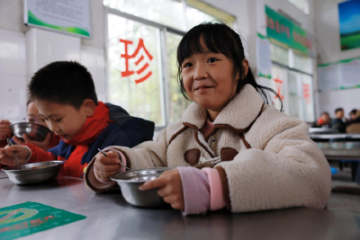 近四成厨师为学生家长 南漳校园食堂飘出“家味道”