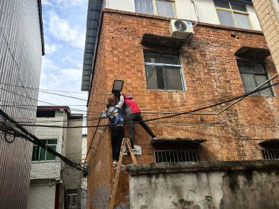 ​和平桥社区：告别“摸黑路”　点亮“暖心灯”  