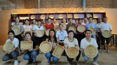 ​李家院村：小阵地托起职工大幸福