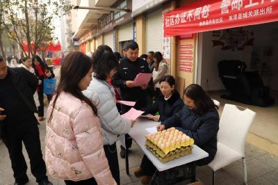 警邮联动进社区 “一站式”服务暖人心