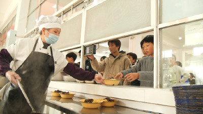 “家长共治+数字赋能”守护校园好“食”光  