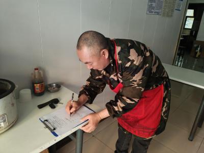 ​水镜庄社区开展禁种铲毒专项宣传活动