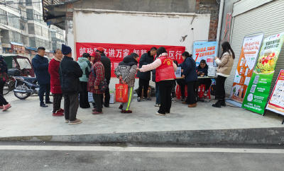 ​和平桥社区开展一站式便民活动