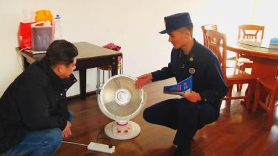 县消防救援大队：敲门入户排隐患　筑牢冬季消防安全关  