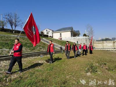 “志愿红”守护“生态绿” 老兵在行动