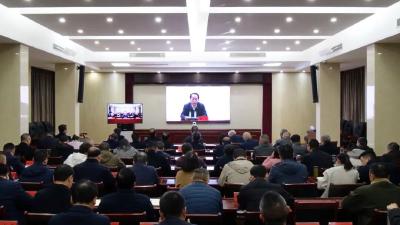 我县组织收听收看全市县处级主要领导干部专题培训班（第八讲）暨市委理论学习中心组集体（扩大）学习会议