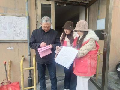 ​玉印社区：入户宣传创文　环境整治焕新