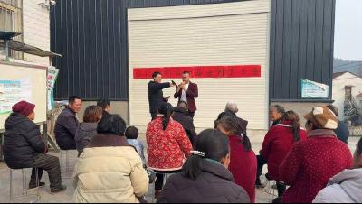 ​东巩镇莲花池村举办首届乡村音乐会