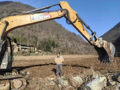 ​县烟草专卖局全面启动烟田深翻作业