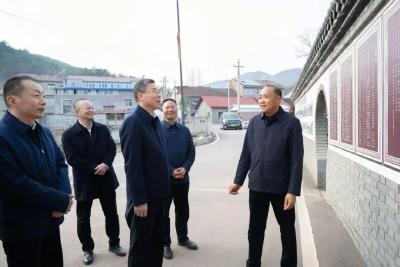 吴海涛在南漳县调研时强调 深入实施“两资三能”工程 推动县域经济高质量发展取得新成效 