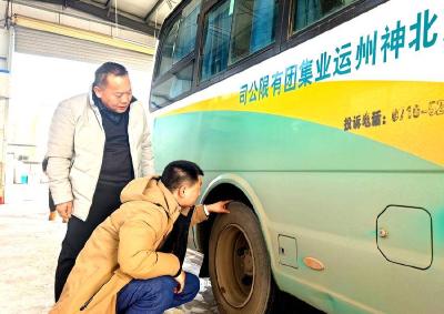 县道路运输服务中心开展春运营运车辆安全大排查