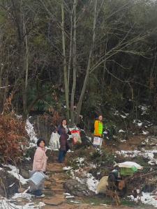 襄阳市志愿者走访慰问南漳县山区困境儿童