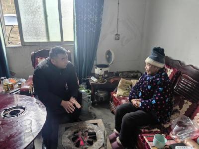 文笔峰村：“敲门行动”暖人心 筑牢弱势群体安全防线