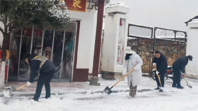 ​板桥镇：干群齐上阵　保畅除冰雪