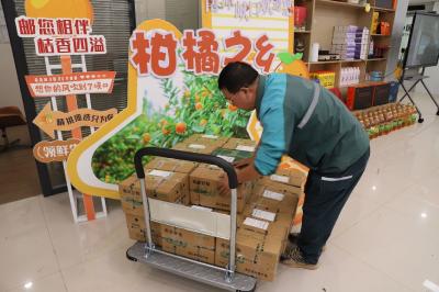 千里寄橘暖乡愁 南漳邮政为外出务工人员免费送上“家乡味道”  