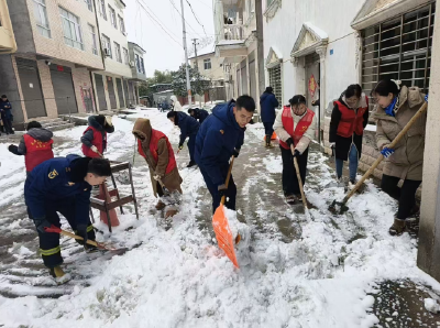 ​花石桥社区：白雪映初心　安全暖万家
