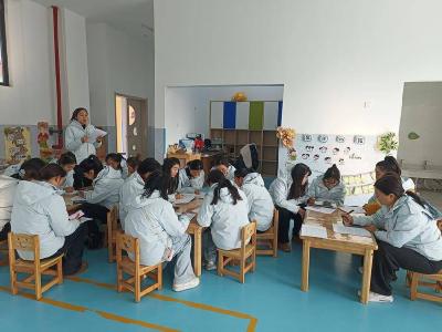 县第三幼儿园开展环境创设评比活动