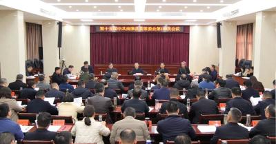 陈栋主持召开县委常委会会议 