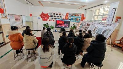 卞和社区组织收看《榜样10》专题节目