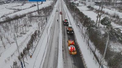 南漳交通：浴“雪”奋战保畅通
