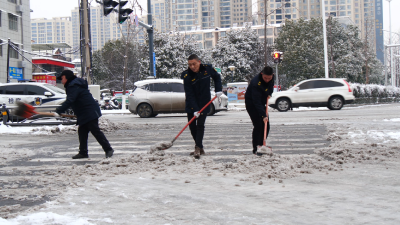 县环卫中心：人机联动清冰除雪保畅通  