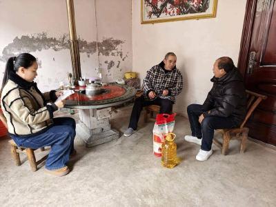 ​九集镇计生中心慰问特扶对象