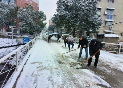 市三道河水电工程管理局扫雪除冰暖人心