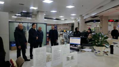 ​县市场监管局专题调研执法与审批工作