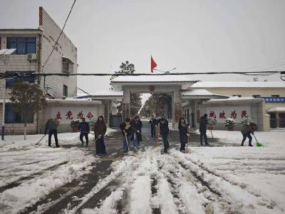 ​清河管理区打响除雪保畅突击战