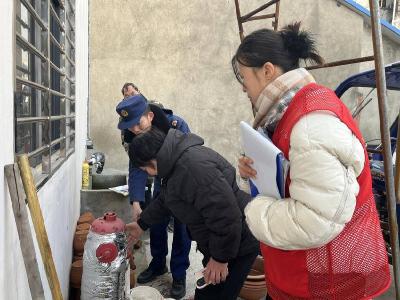 ​县消防救援局开展独居老人“消防关爱”行动