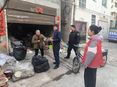 ​玉印社区：敲门送安全 平安迎新春